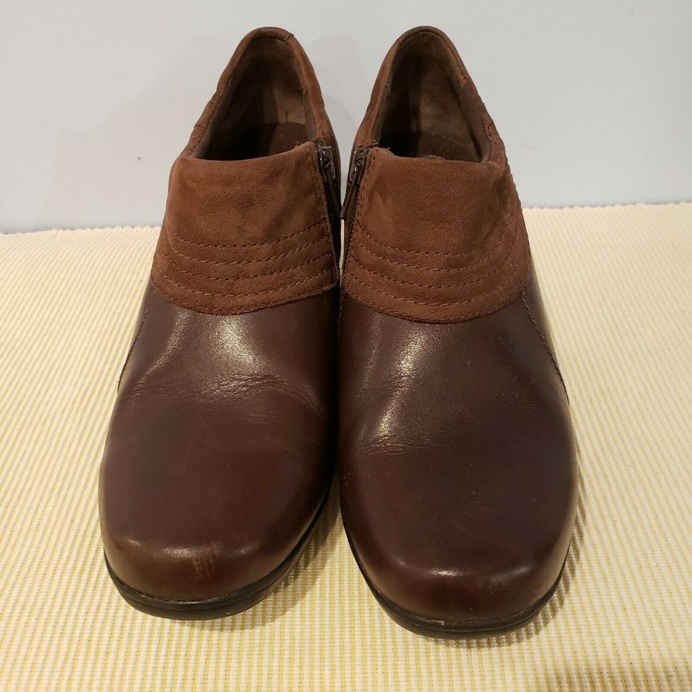 Clarks Bendables Ankle Booties 2.5" Heel Brown Leather Suede Boots Size 8M